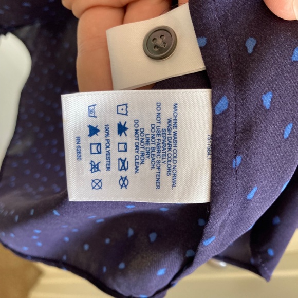 Lands End Ladies button down Blouse with tie Sz 8 EUC - Picture 4 of 7